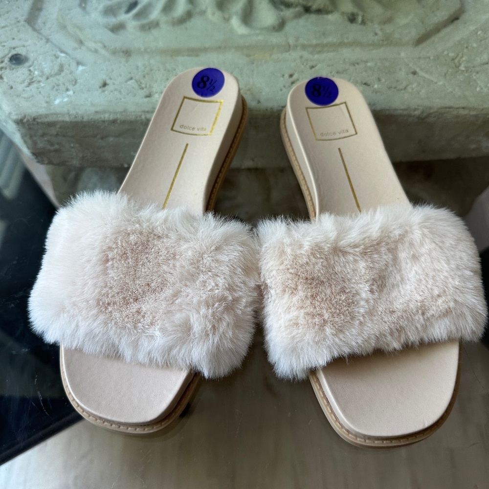 Dolce Vita Gaia Creamy White Faux Fur Slip On Slide Sandal Size 8.5 NWOB